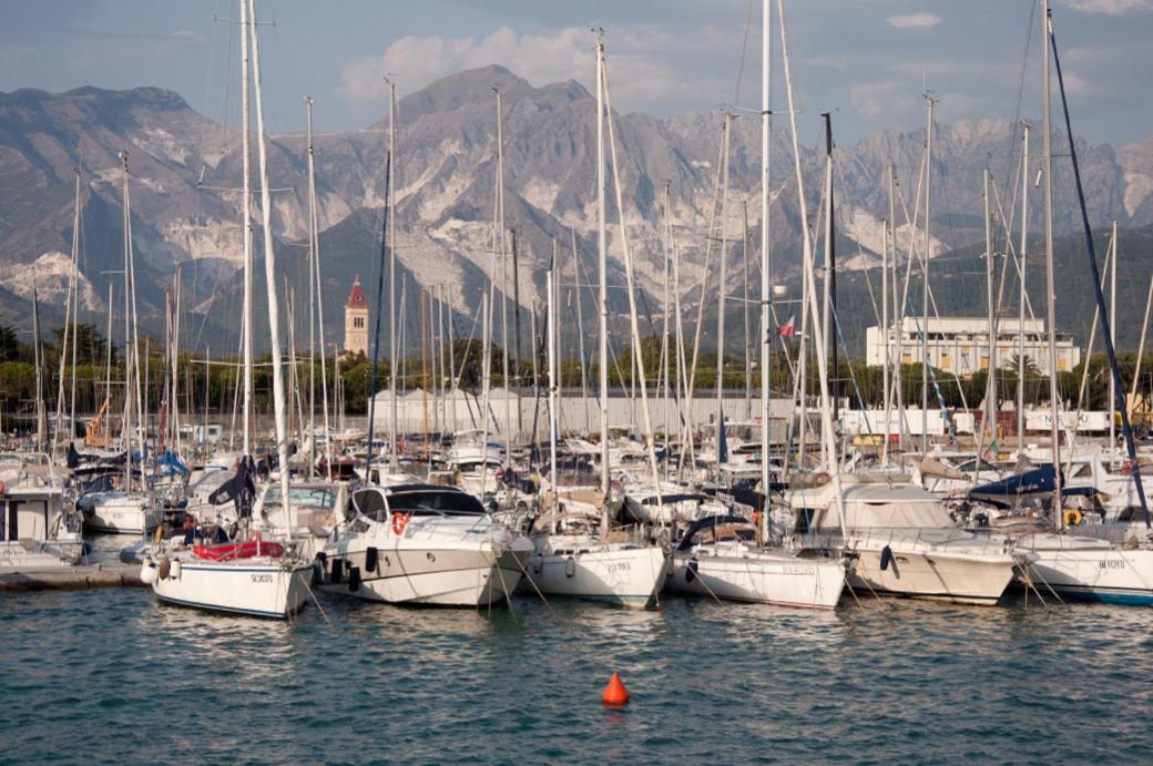Apartamento La Conchiglia A Marina Marina Di Carrara Exterior foto